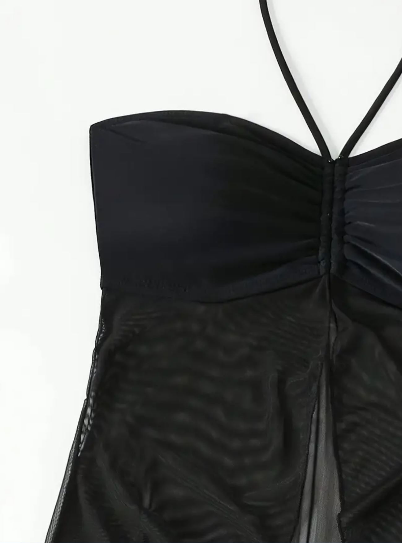 Top estilo halter de malha preta lisa com divisão frontal e amarração no pescoço 03.JPG